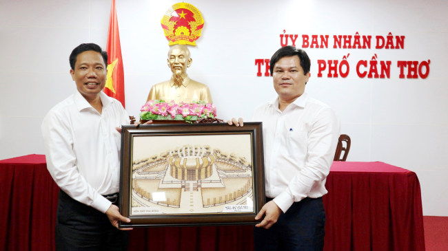 Đoàn công tác của tỉnh Quảng Ngãi học tập kinh nghiệm về chuyển đổi số tại thành phố Cần Thơ